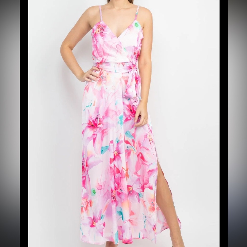ALL OFFERS ACCEPTED! Beautiful floral Tahari long maxi dress with slit size L